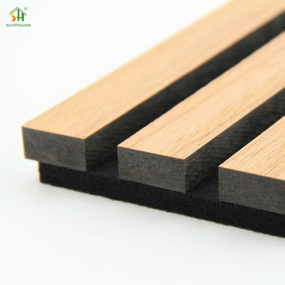 Хорошая цена Customized Color Black MDF+Polyester Fiber Acoustic Slat Wall Panel with 550kg/m3 ~ 880kg/m3 Density онлайн